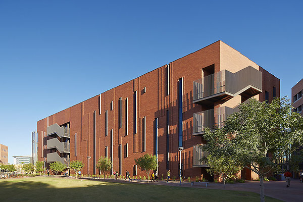 arizona-state-university-mccord-hall-3 - ASU McCord Hall
Tempe, Arizona
Architect- Kohn Pedersen Fox
