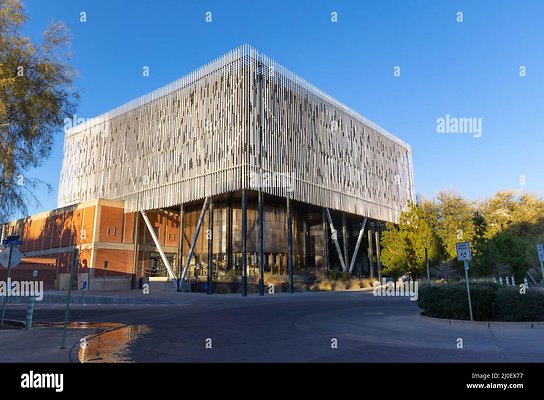 modern-architecture-on-the-campus-of-the-university-of-arizona-2J0EX77