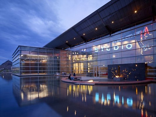 ATempe-Center-for-the-Arts-Design-by-Barton-Myers-Associates-Inc.-+-Architekton-588x441