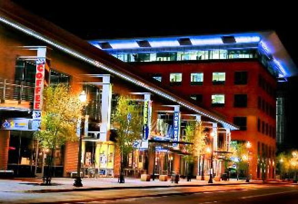 Fultonasu fulton center night